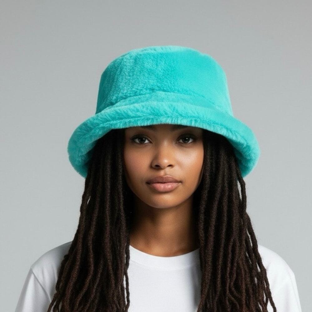 Natasha vibrant turquoise faux fur bucket hat NWOT